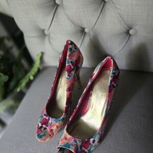 Christian Siriano Pink Multicolor Floral Peep-Toe Pumps